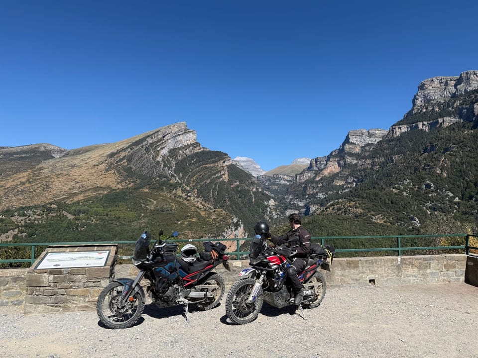 Both bikes at the viewpoint. Limestone the whole way across.