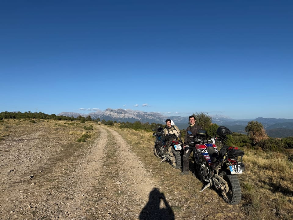 Ridge at the end. Tuareg in front, the other bike behind us.